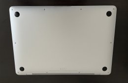 Használt Macbook Air kis esztétikai hibával