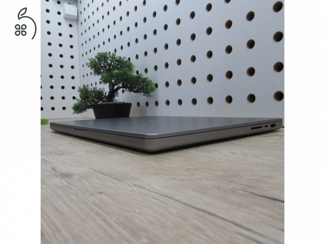 Apple MacBook Pro 16 (2021) – M1 Pro / 16GB / 512GB SSD – használt, karcmentes – 81% akku (450 ciklus)