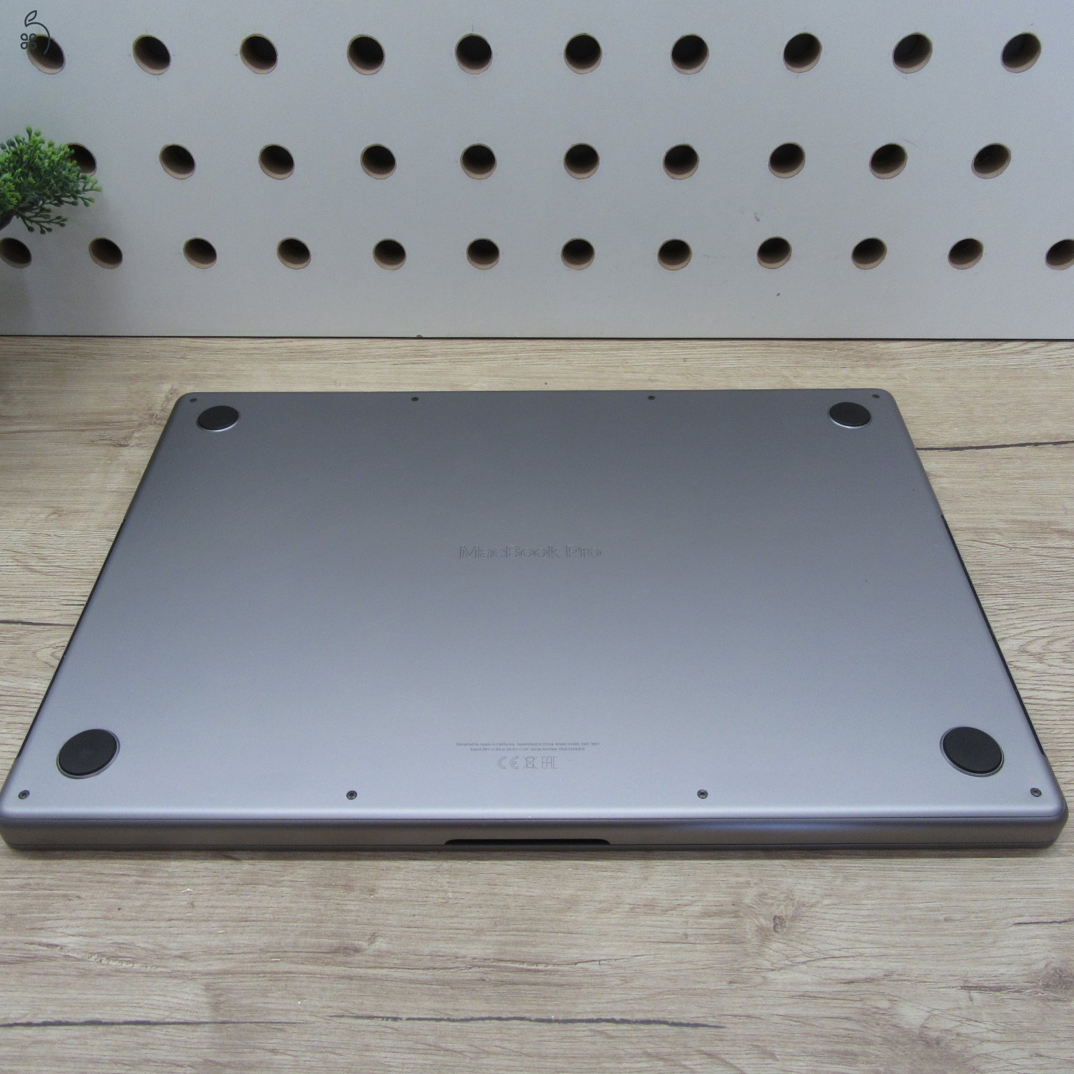 Apple MacBook Pro 16 (2021) – M1 Pro / 16GB / 512GB SSD – használt, karcmentes – 81% akku (450 ciklus)