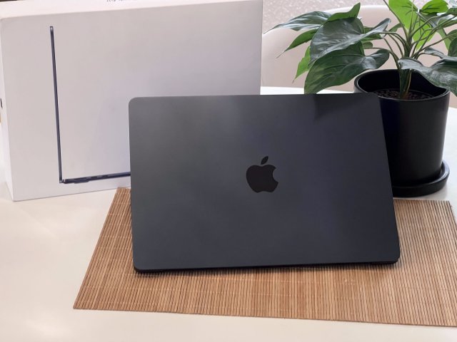 Hibátlan MacBook Air 2025 M4 13” 256GB 2 ÉV Garanciával 100%