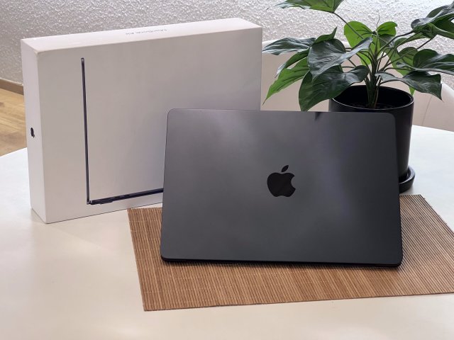 Hibátlan MacBook Air 2025 M4 13” 256GB 2 ÉV Garanciával 100%