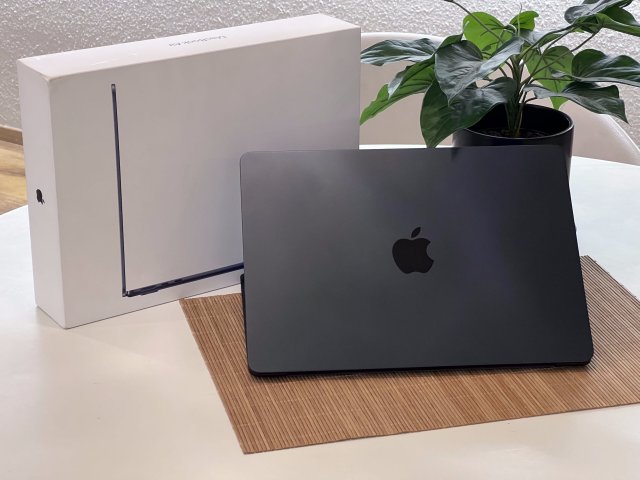 Hibátlan MacBook Air 2025 M4 13” 256GB 2 ÉV Garanciával 100%