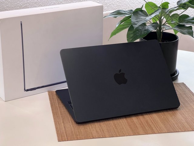 Hibátlan MacBook Air 2025 M4 13” 256GB 2 ÉV Garanciával 100%