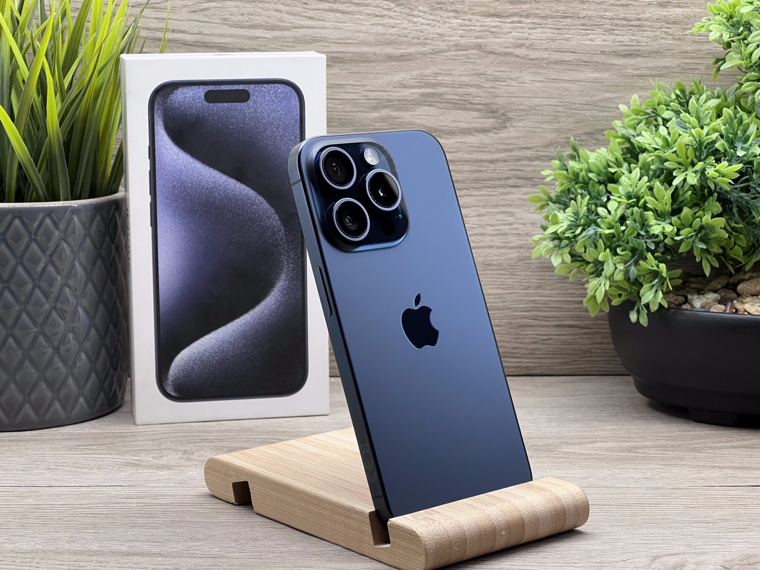 Hibátlan iPhone 15 Pro Blue Titanium 256GB 2 ÉV Garanciával 92%