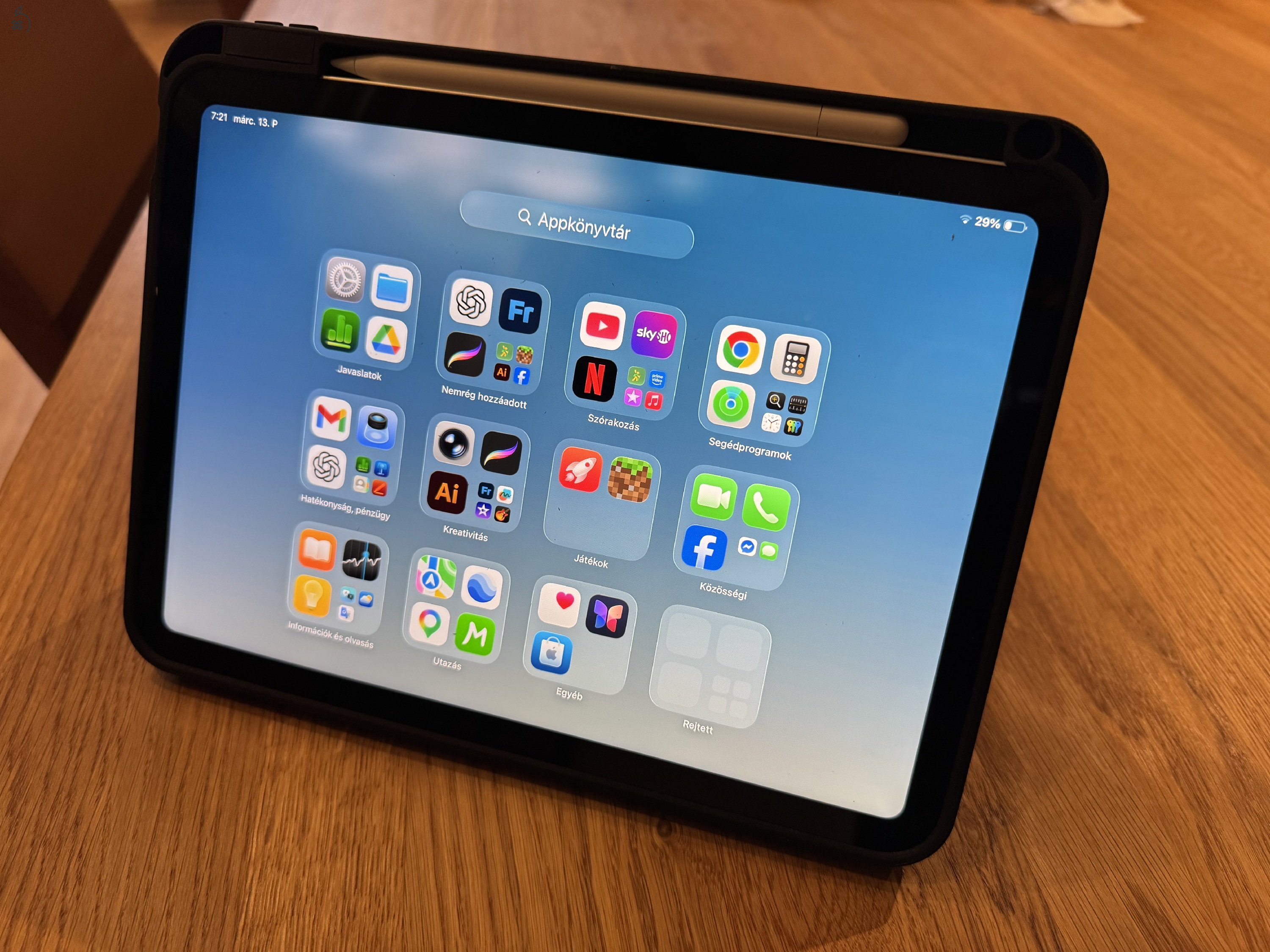 Legújabb iPad Apple Pencil-el és tokkal eladó. 7 hónap apple garancia!