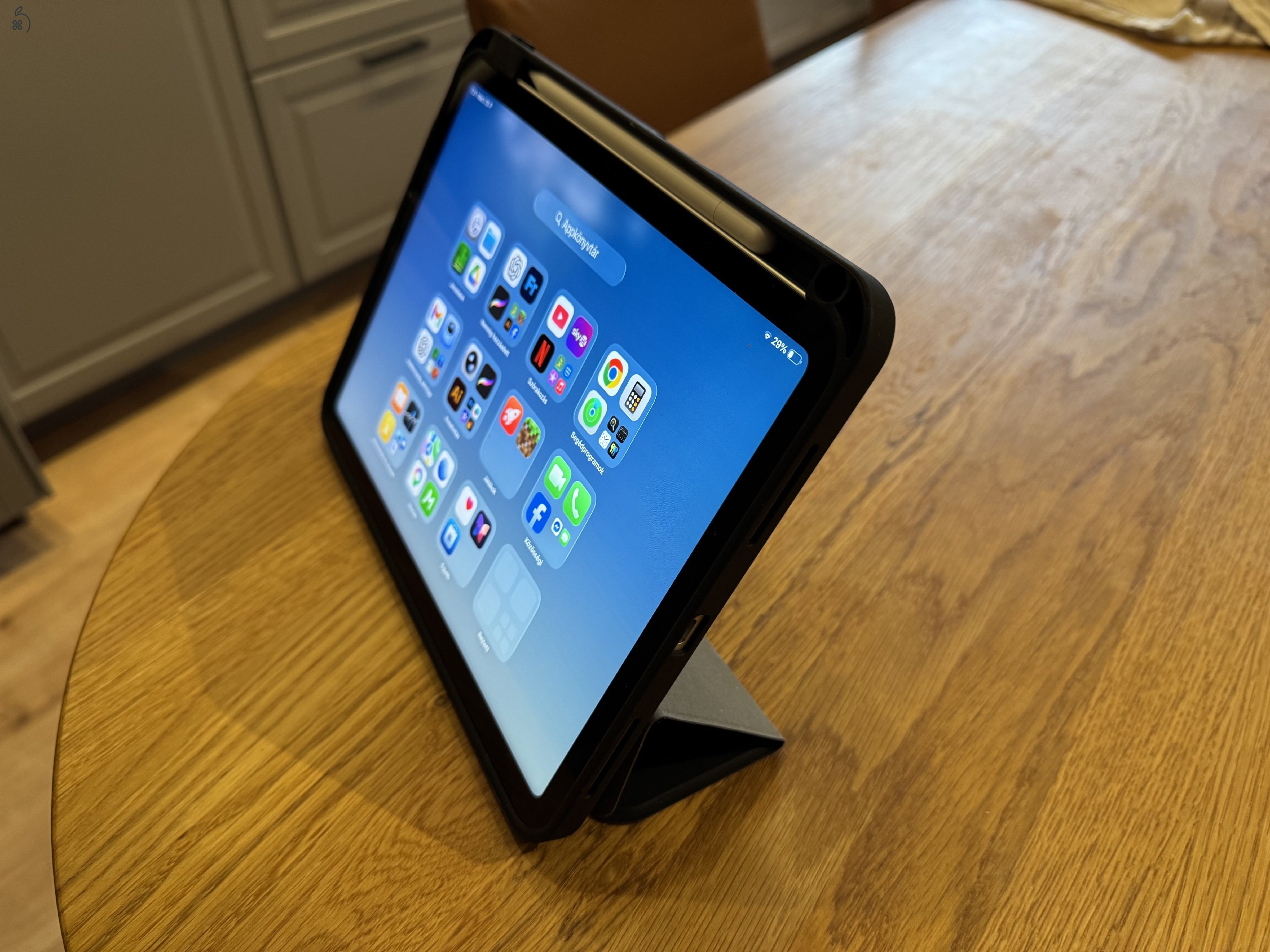 Legújabb iPad Apple Pencil-el és tokkal eladó. 7 hónap apple garancia!