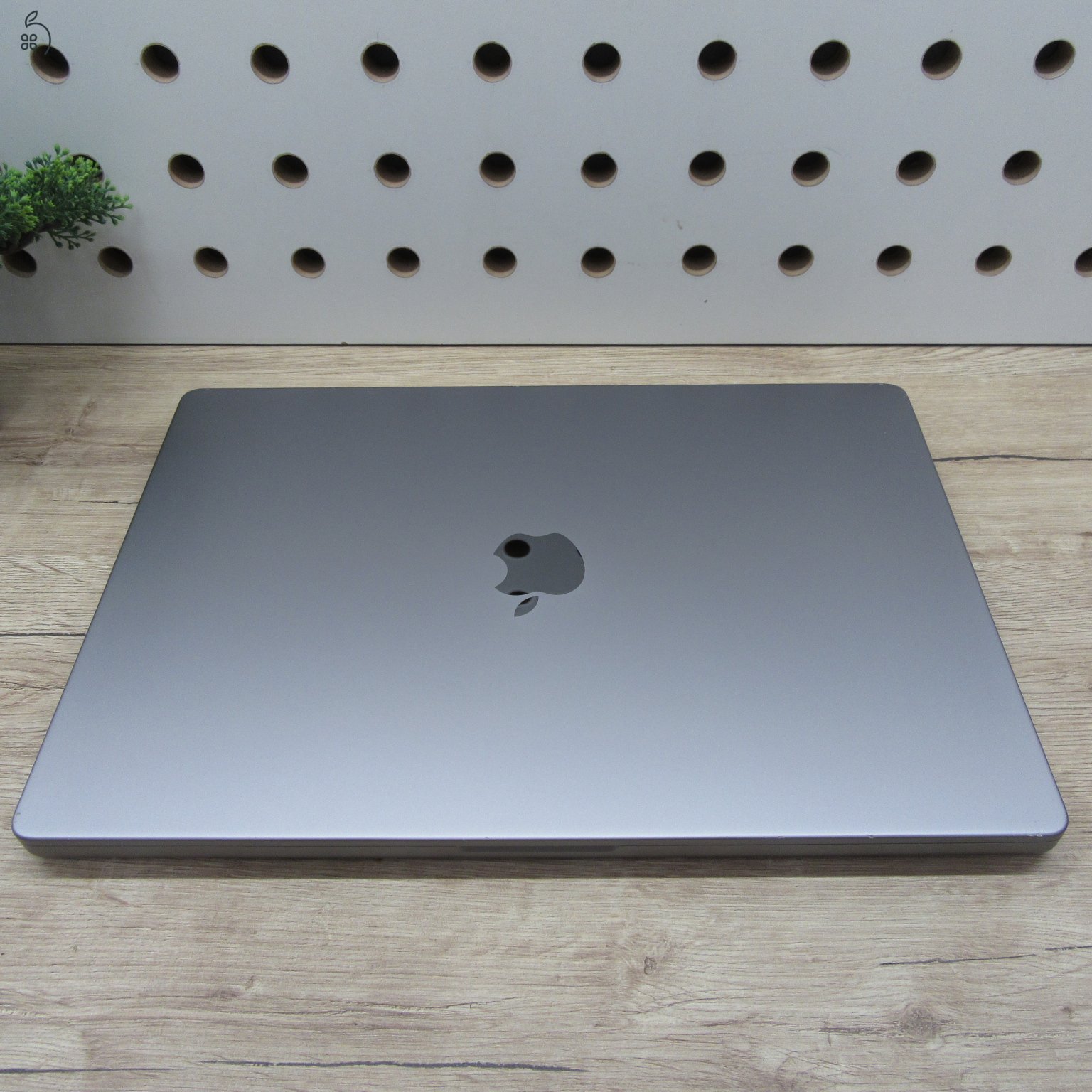 Apple MacBook Pro 16 (2021) 32GB/512GB használt, megkímélt, 83% akku, 158 ciklus