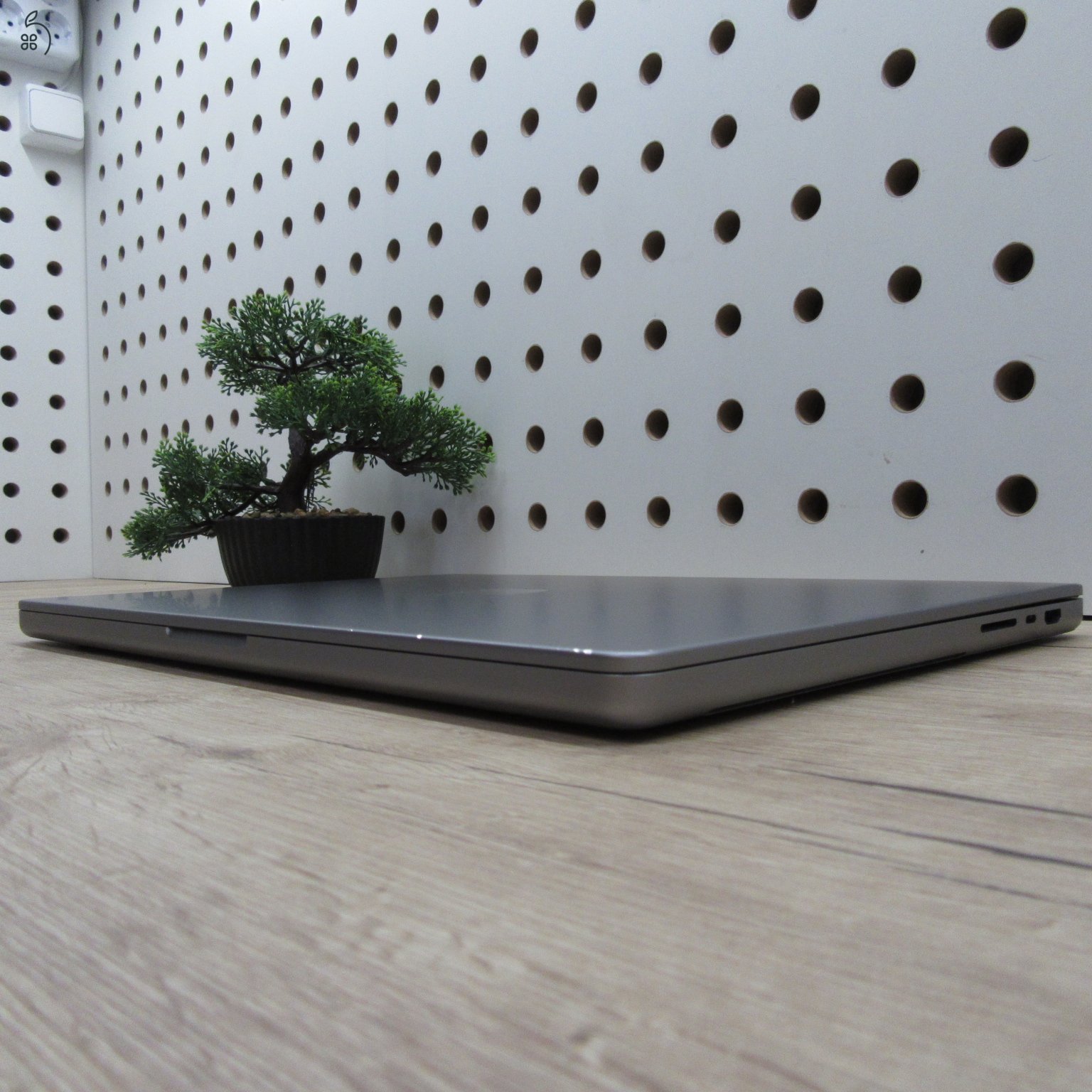 Apple MacBook Pro 16 (2021) 32GB/512GB használt, megkímélt, 83% akku, 158 ciklus