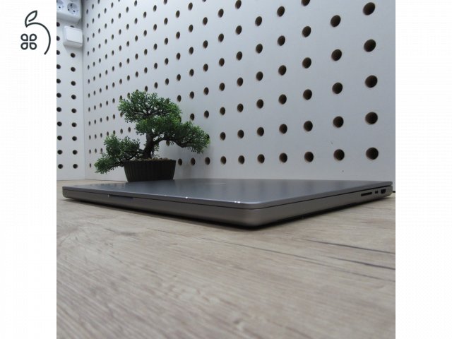 Apple MacBook Pro 16 (2021) 32GB/512GB használt, megkímélt, 83% akku, 158 ciklus