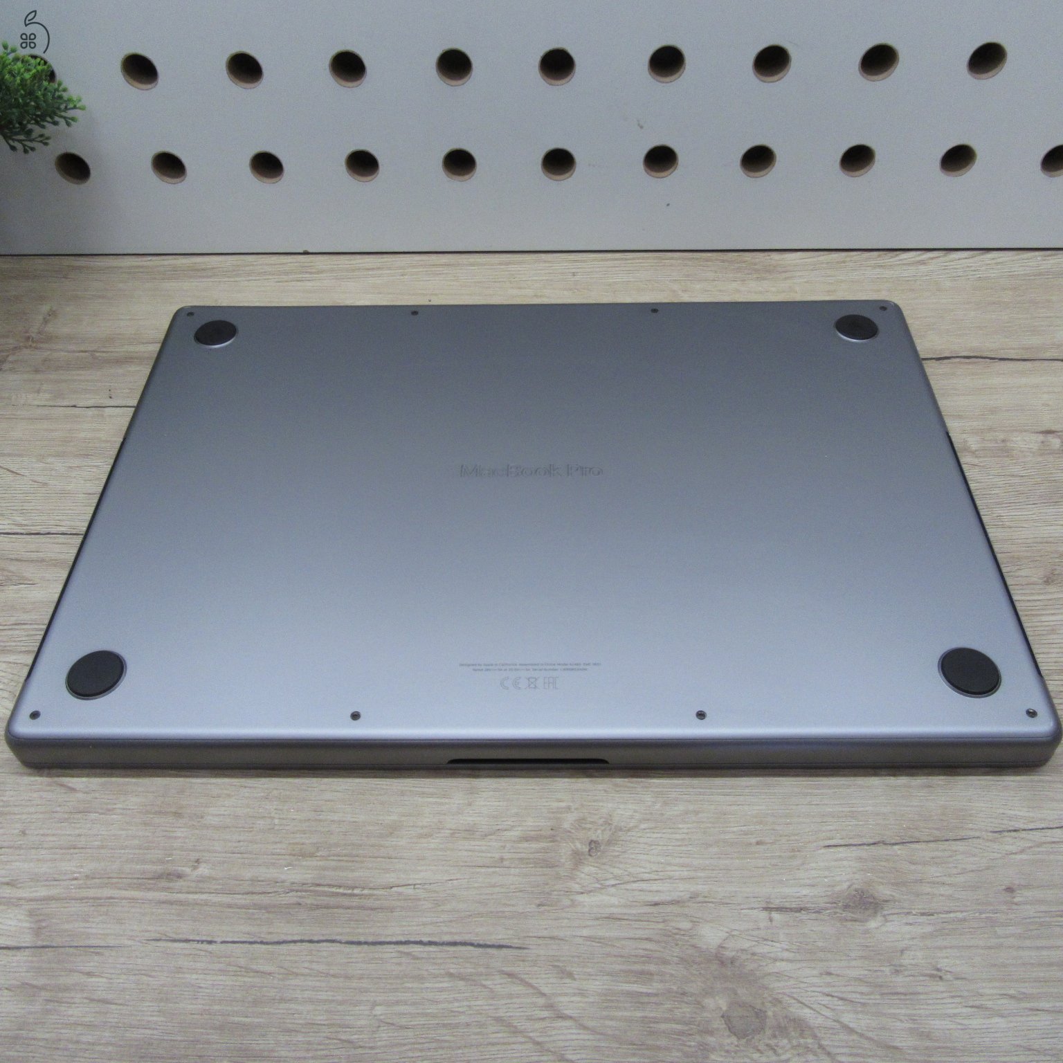 Apple MacBook Pro 16 (2021) 32GB/512GB használt, megkímélt, 83% akku, 158 ciklus