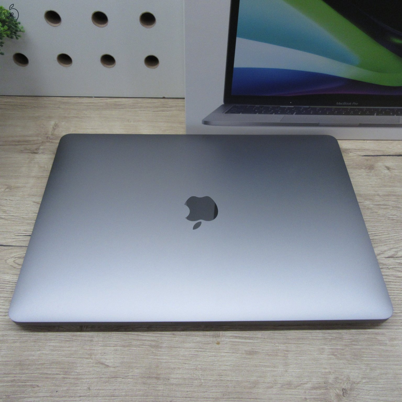 Apple MacBook Pro 13 (2022) 16GB/512GB új, kibontott, 100% akku, 1 töltési ciklus
