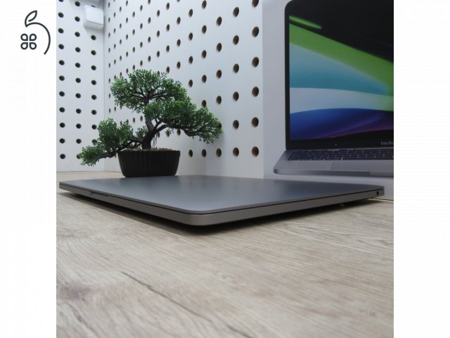 Apple MacBook Pro 13 (2022) 16GB/512GB új, kibontott, 100% akku, 1 töltési ciklus