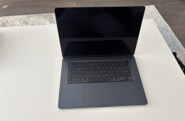 Eladó 15” MacBook Air M4 (2025) laptop asztroszürke színben.