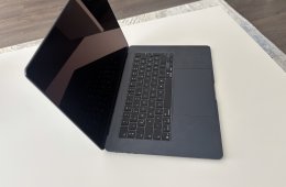 Eladó 15” MacBook Air M4 (2025) laptop asztroszürke színben.