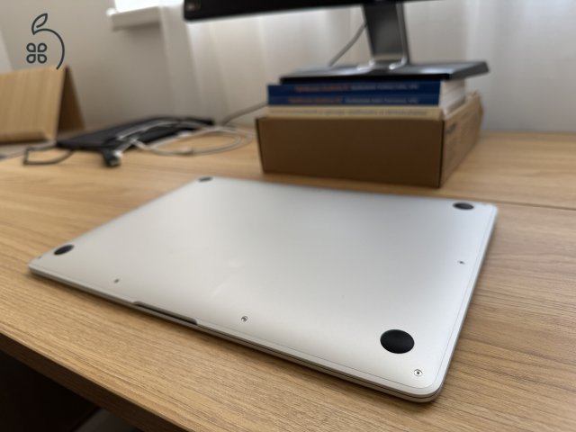 Apple MacBook Air 13 (2020) M1 8GB/256GB – újszerű, szép állapot – 94% akku (126 ciklus)
