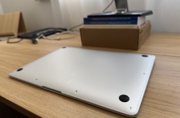 Apple MacBook Air 13 (2020) M1 8GB/256GB – újszerű, szép állapot – 94% akku (126 ciklus)