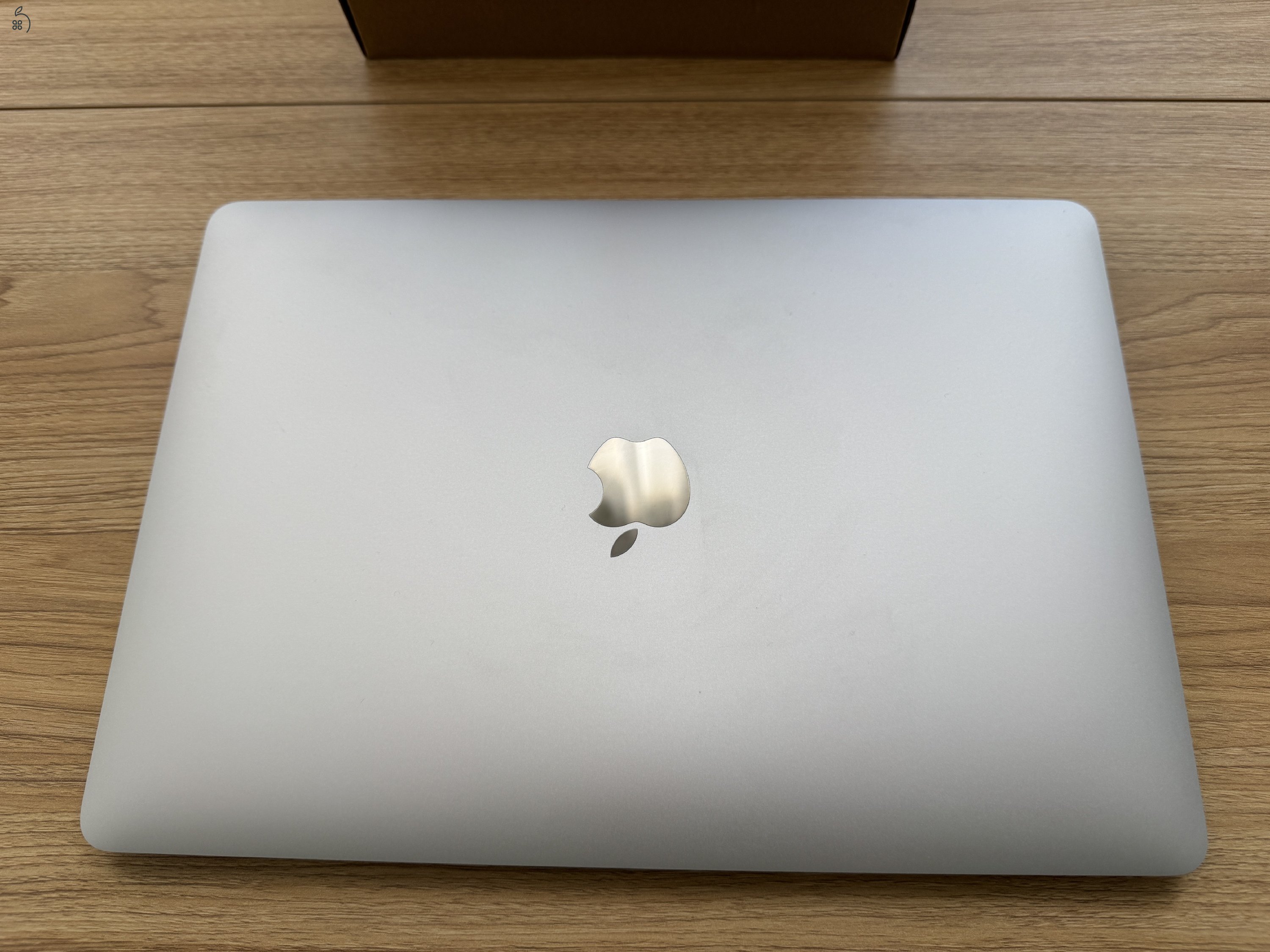 Apple MacBook Air 13 (2020) M1 8GB/256GB – újszerű, szép állapot – 94% akku (126 ciklus)