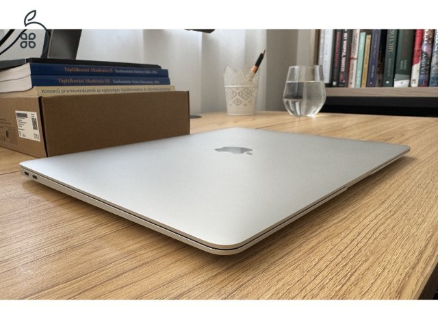 Apple MacBook Air 13 (2020) M1 8GB/256GB – újszerű, szép állapot – 94% akku (126 ciklus)