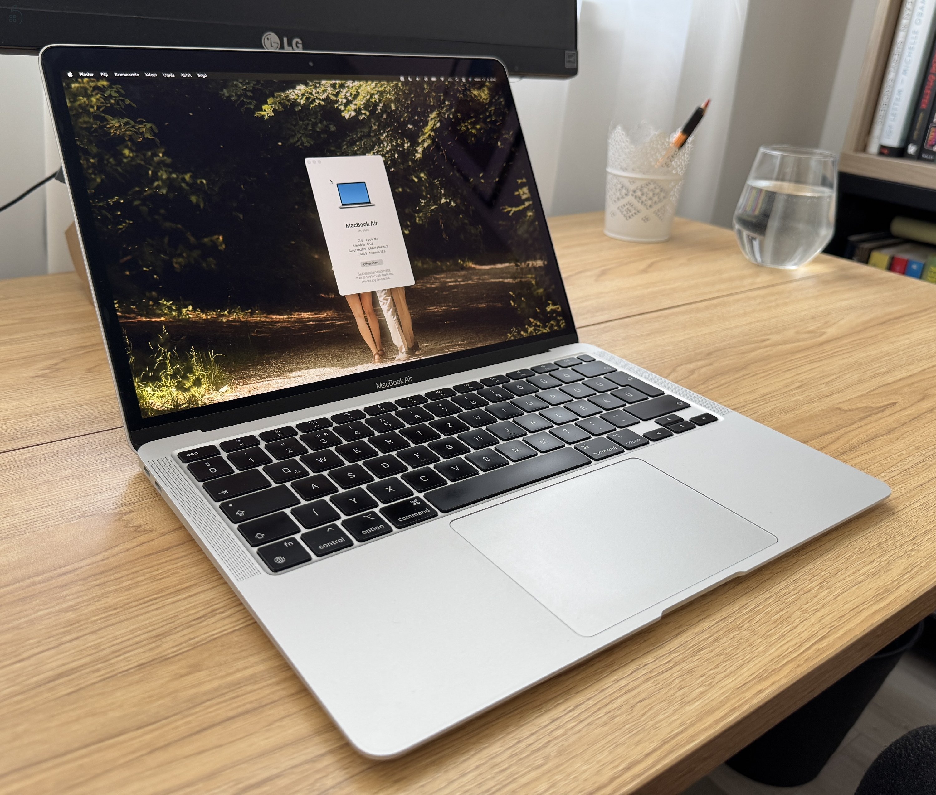 Apple MacBook Air 13 (2020) M1 8GB/256GB – újszerű, szép állapot – 94% akku (126 ciklus)