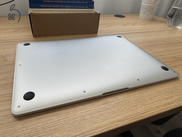 Apple MacBook Air 13 (2020) M1 8GB/256GB – újszerű, szép állapot – 94% akku (126 ciklus)
