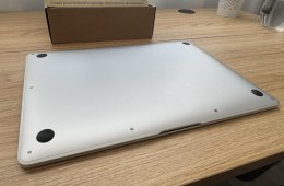 Apple MacBook Air 13 (2020) M1 8GB/256GB – újszerű, szép állapot – 94% akku (126 ciklus)
