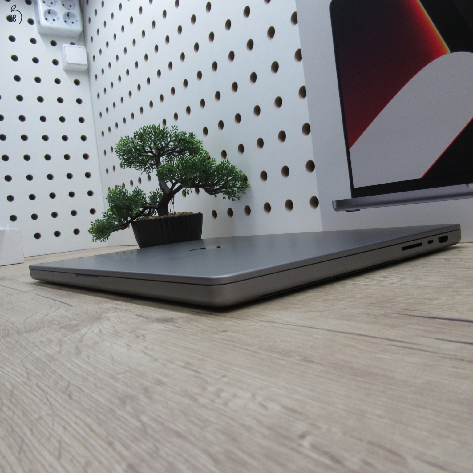 Apple MacBook Pro 16 M1 Max (2023) 32GB/500GB új, kibontott, 100% akku, 2 ciklus