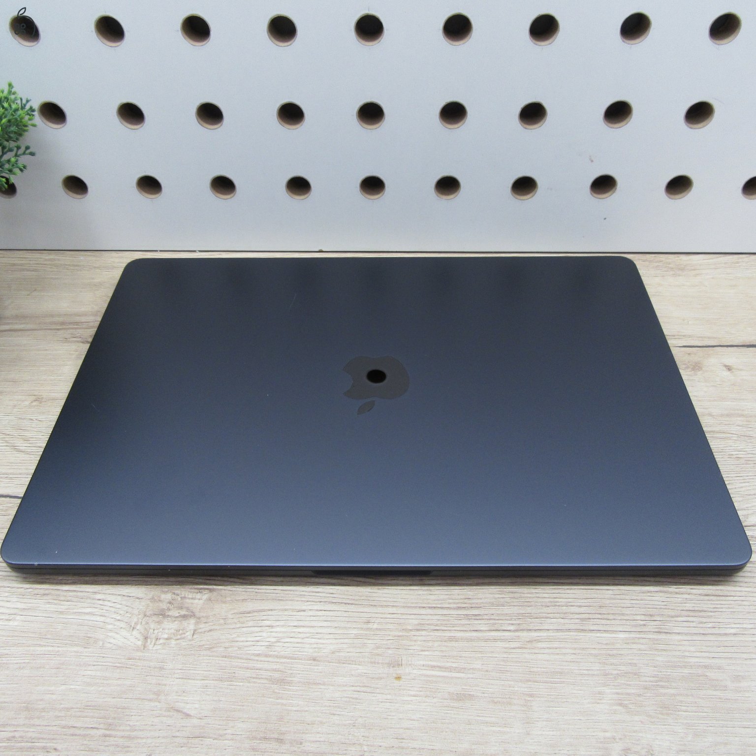 Apple MacBook Air 15 (2024) 8GB/256GB használt, megkímélt, 100% akku, 55 ciklus