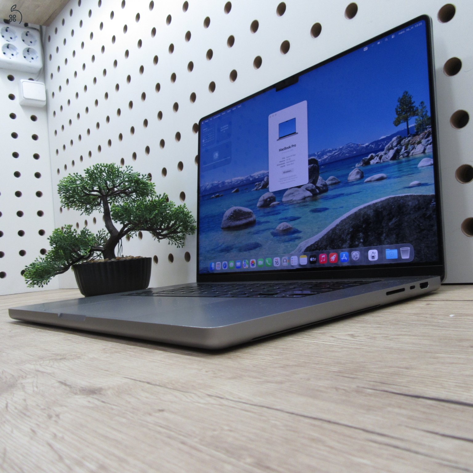 Apple MacBook Pro 16 M1 Max (2021) 32GB/500GB használt, szép állapot, 90% akku, 295 ciklus