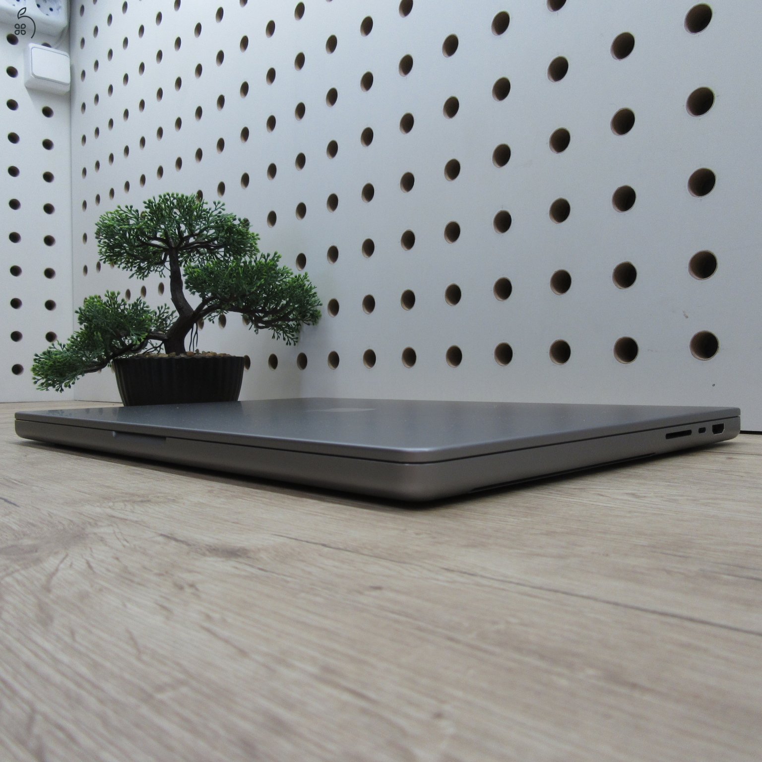 Apple MacBook Pro 16 M1 Max (2021) 32GB/500GB használt, szép állapot, 90% akku, 295 ciklus