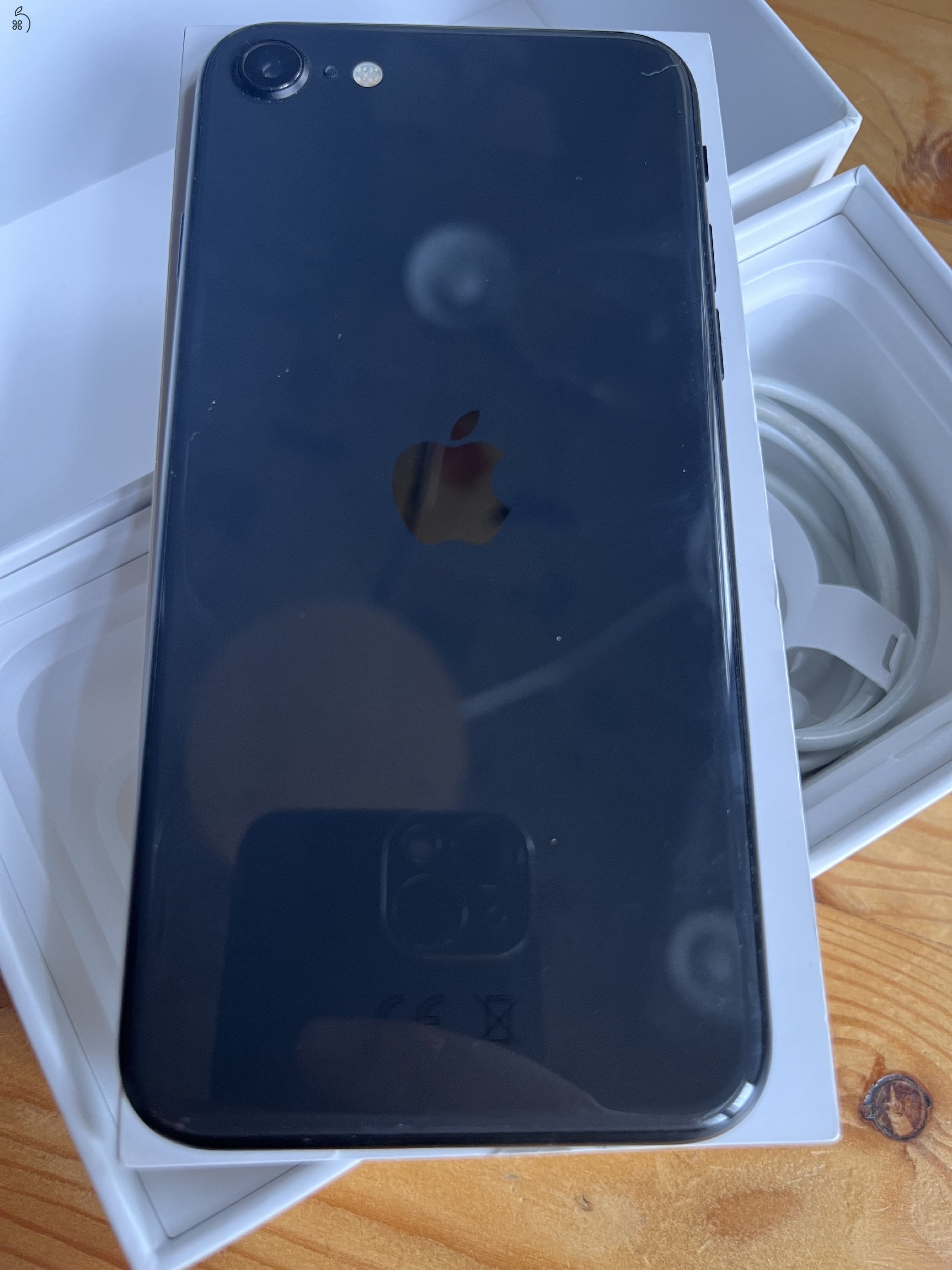 Hibátlan iPhone SE 2020 Black 128GB