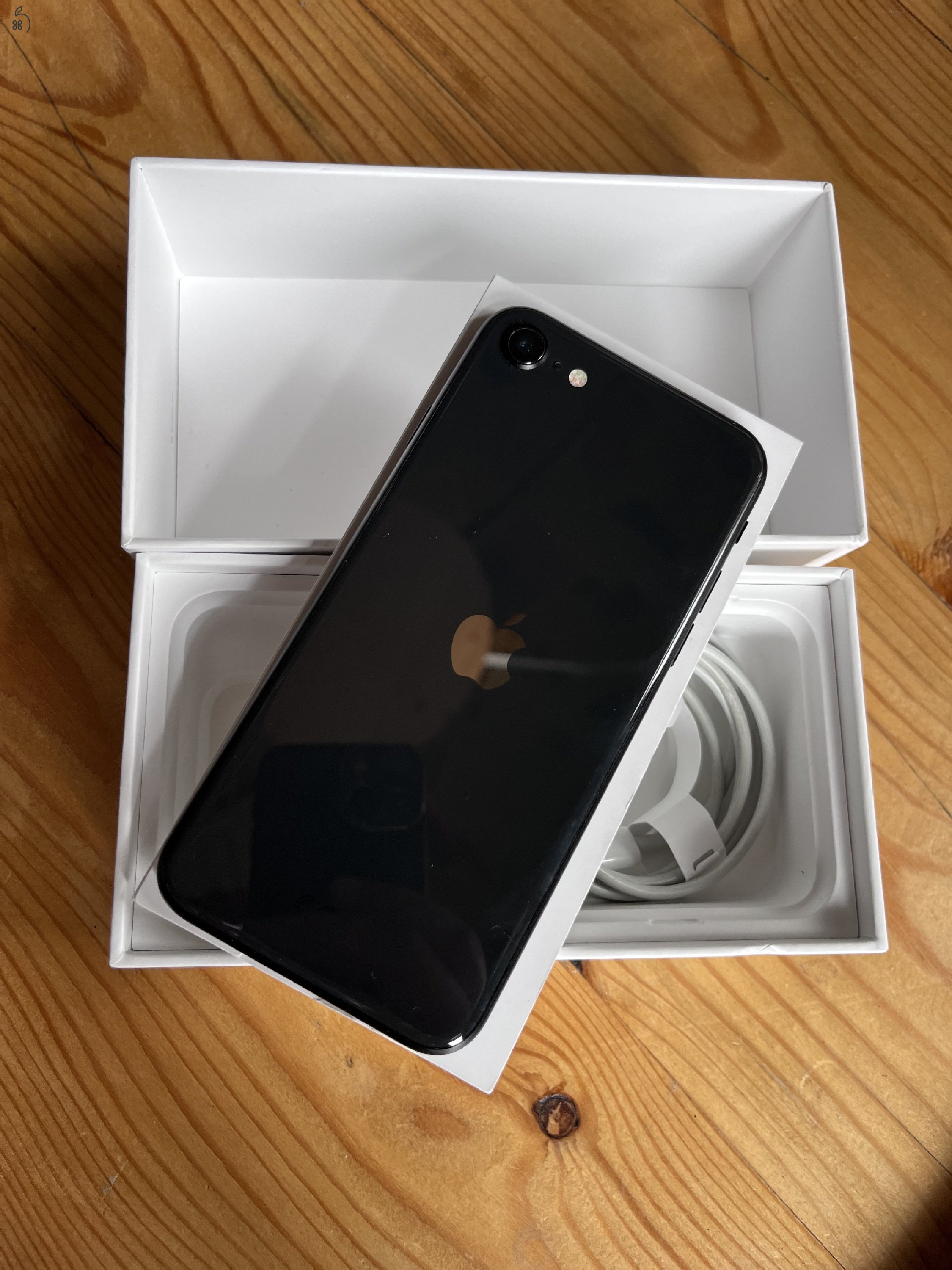 Hibátlan iPhone SE 2020 Black 128GB
