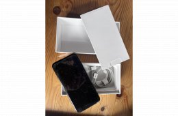 Hibátlan iPhone SE 2020 Black 128GB