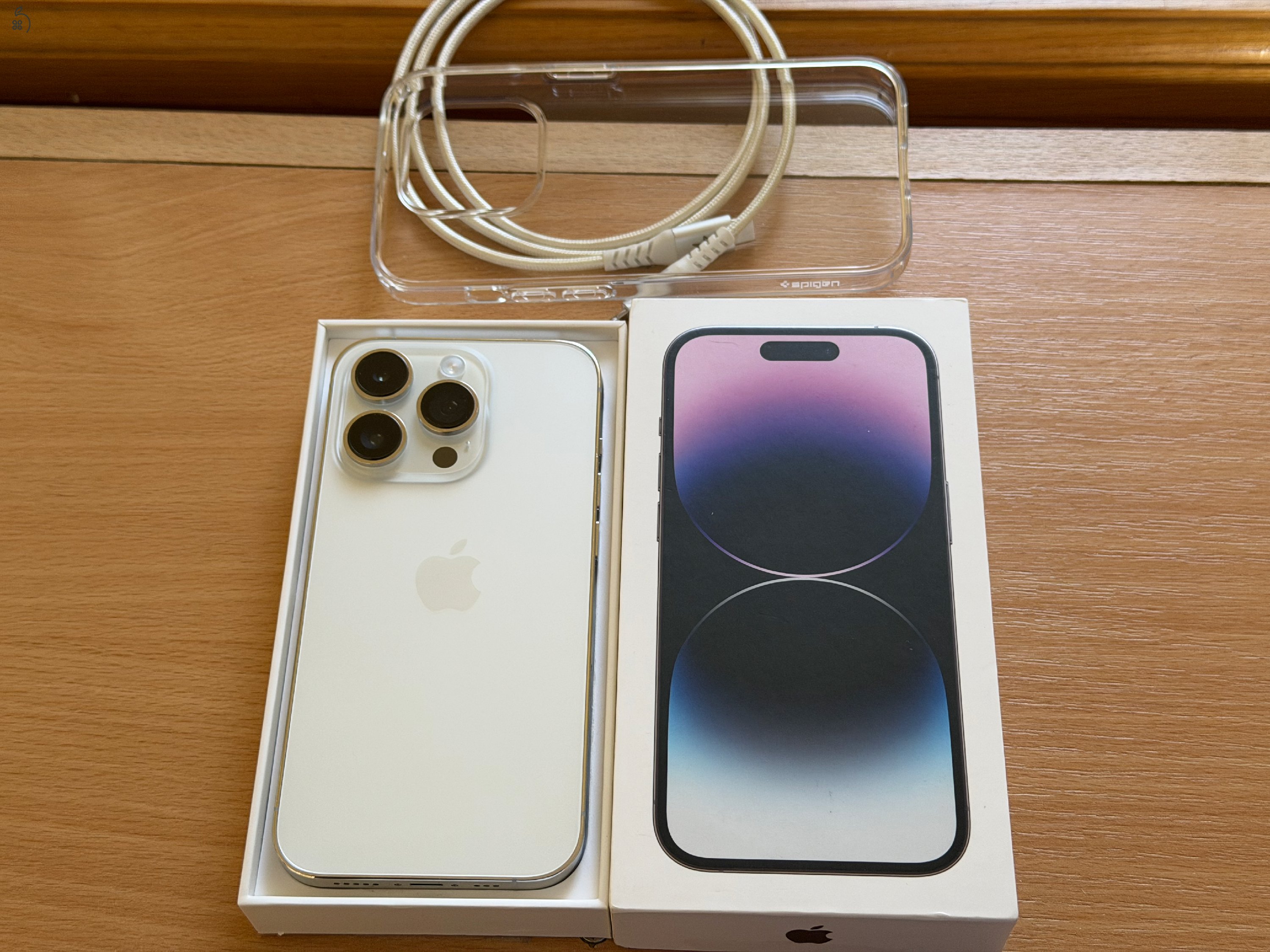 iPhone 14 Pro 256 GB ezüst, törött, hibás + bontatlan Spigen fólia, kábelek 