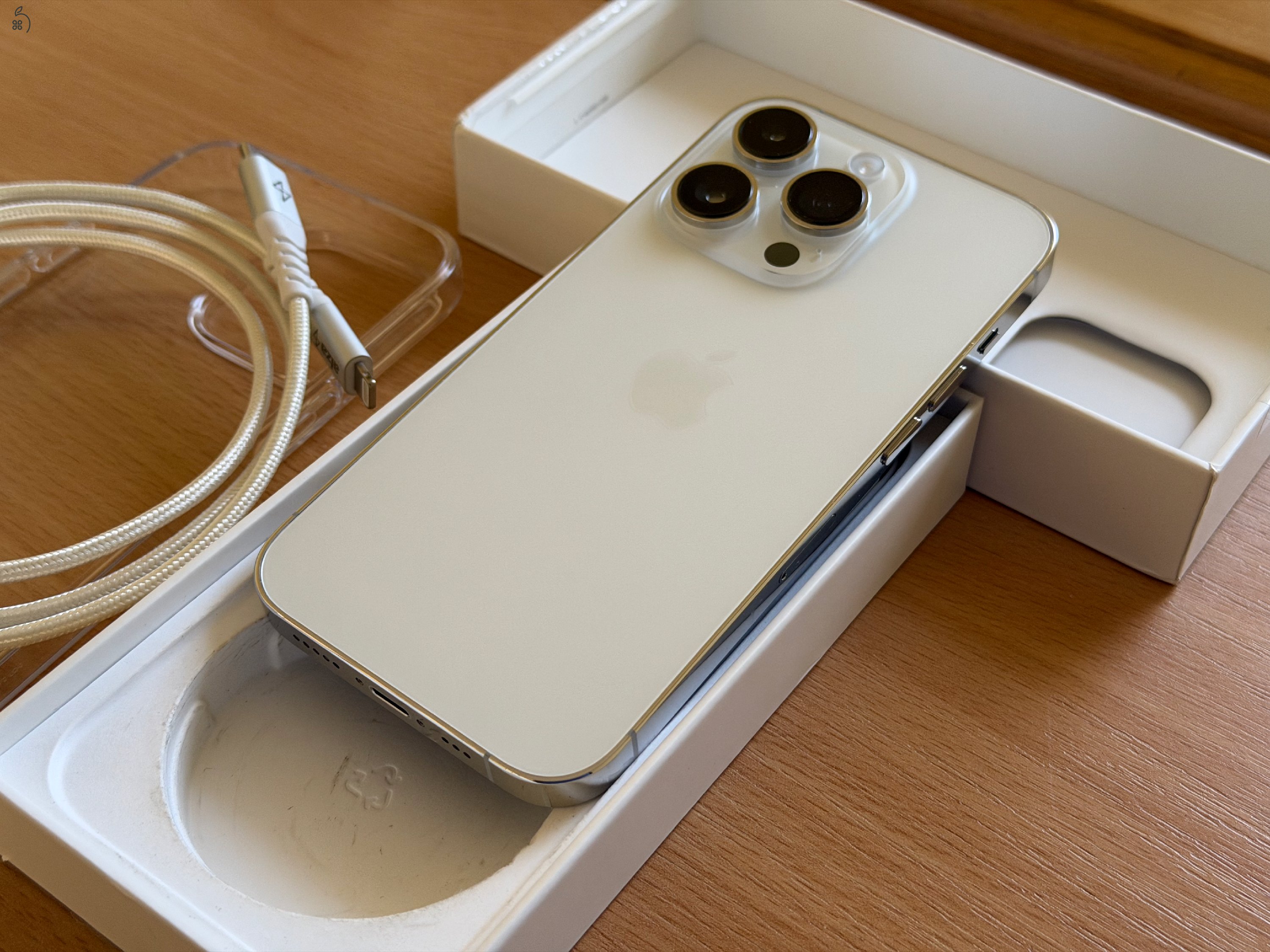 iPhone 14 Pro 256 GB ezüst, törött, hibás + bontatlan Spigen fólia, kábelek 