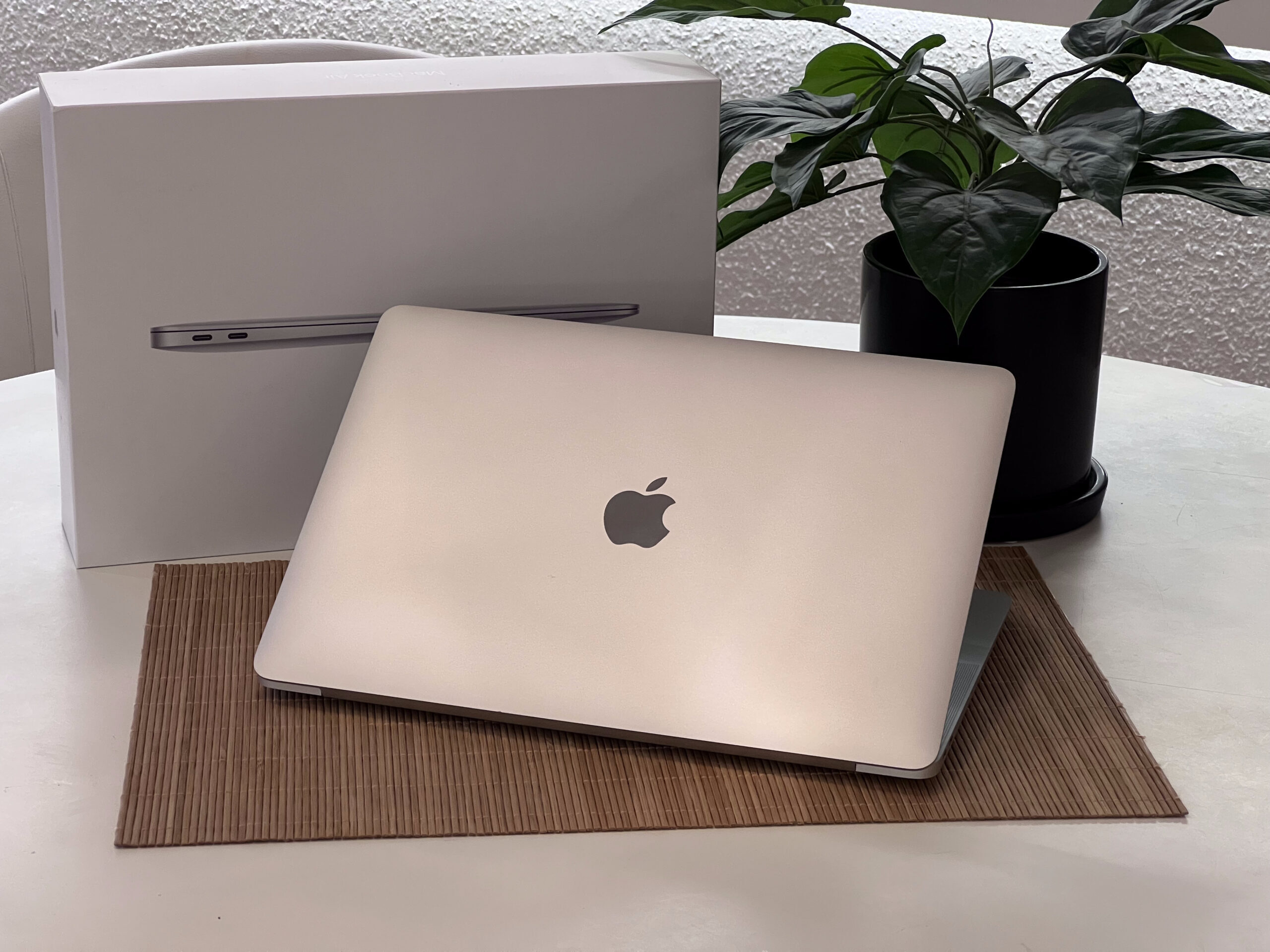 Hibátlan MacBook Air 2020 M1 Silver 13” 256GB 2 ÉV Garanciával
