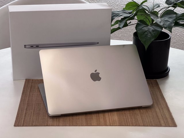 Hibátlan MacBook Air 2020 M1 Silver 13” 256GB 2 ÉV Garanciával