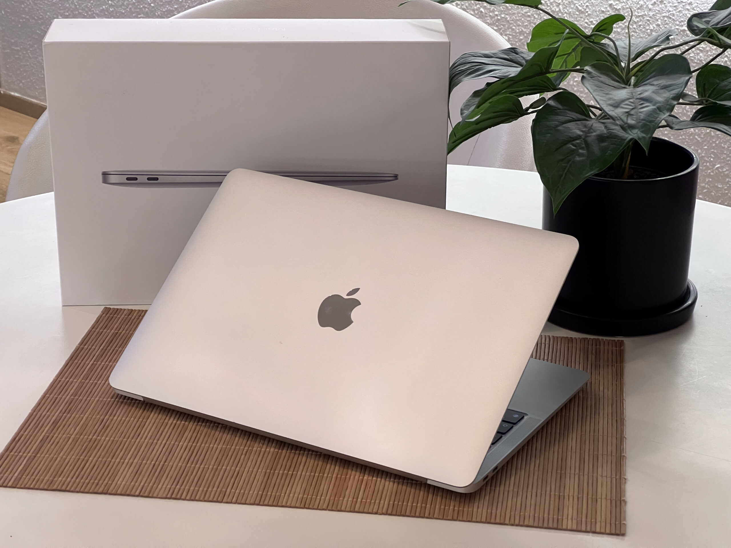 Hibátlan MacBook Air 2020 M1 Silver 13” 256GB 2 ÉV Garanciával