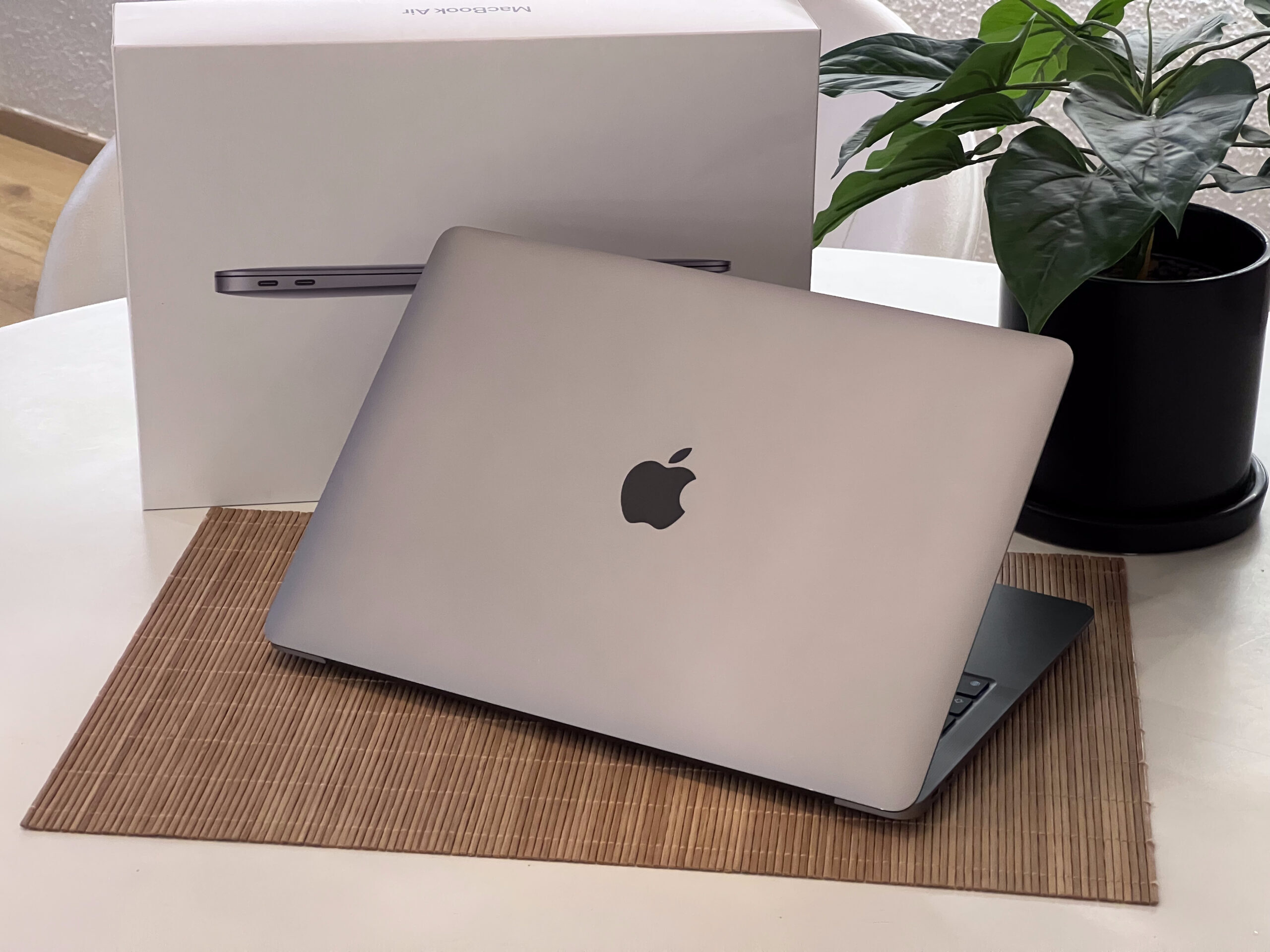 Hibátlan MacBook Air 2020 M1 Space Gray 13” 256GB 2 ÉV Garanciával