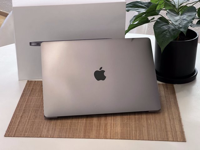 Hibátlan MacBook Air 2020 M1 Space Gray 13” 256GB 2 ÉV Garanciával