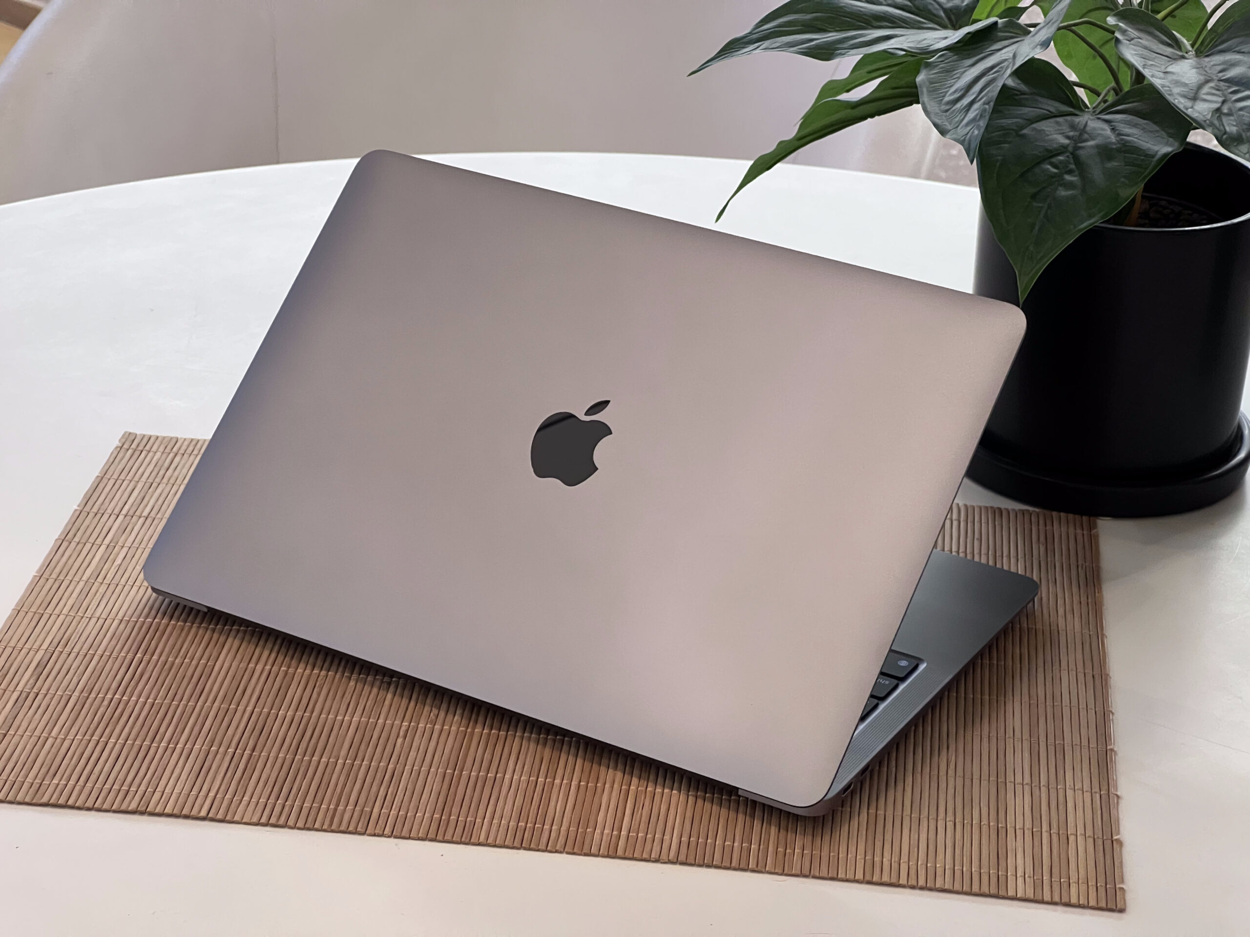 Hibátlan MacBook Air 2020 M1 Space Gray 13” 512GB 2 ÉV Garanciával