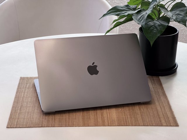 Hibátlan MacBook Air 2020 M1 Space Gray 13” 512GB 2 ÉV Garanciával