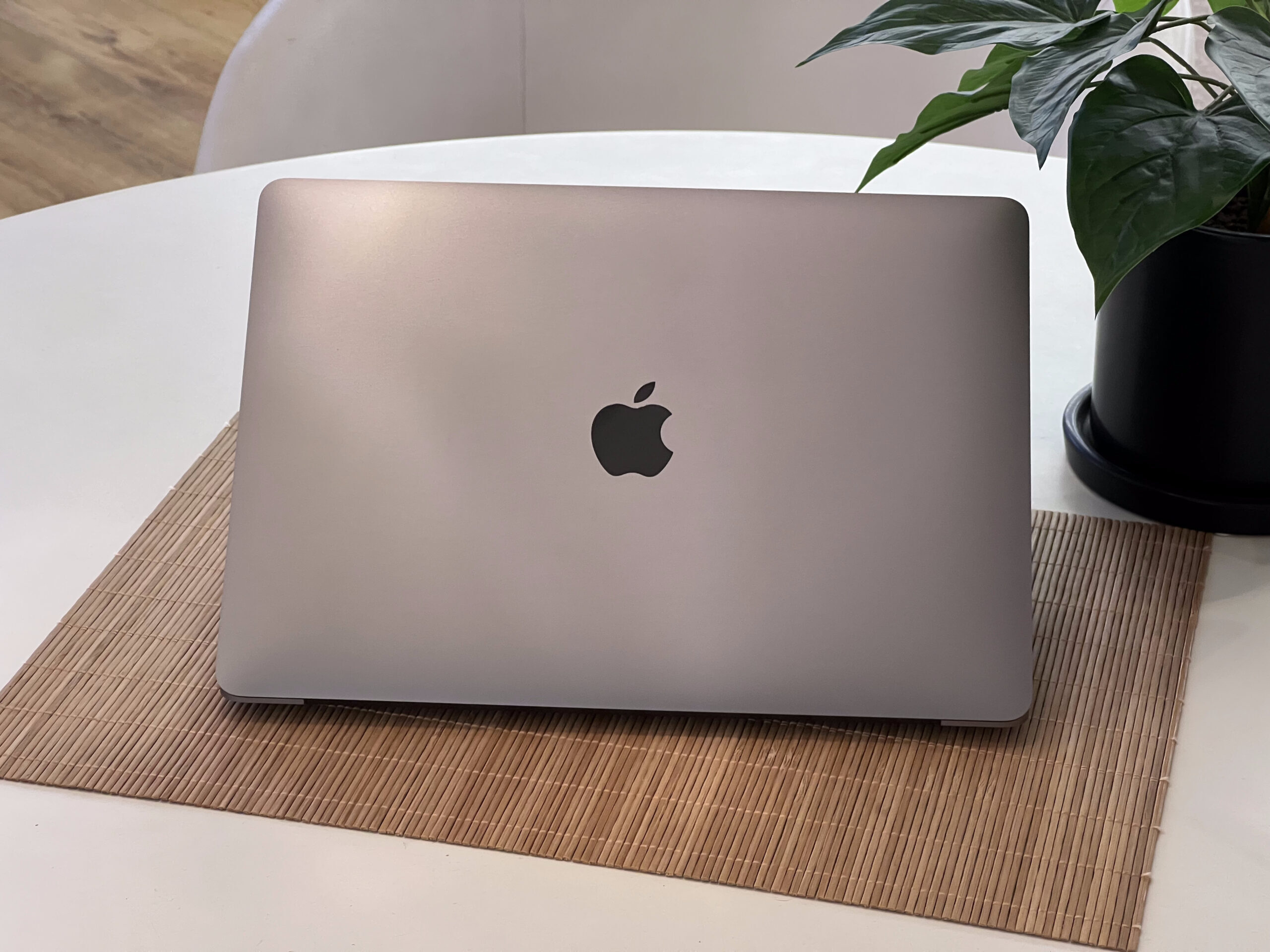 Hibátlan MacBook Air 2020 M1 Space Gray 13” 512GB 2 ÉV Garanciával