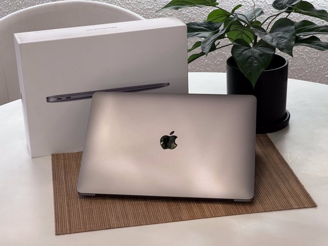 Hibátlan MacBook Air 2020 M1 Space Gray 13” 512GB 2 ÉV Garanciával