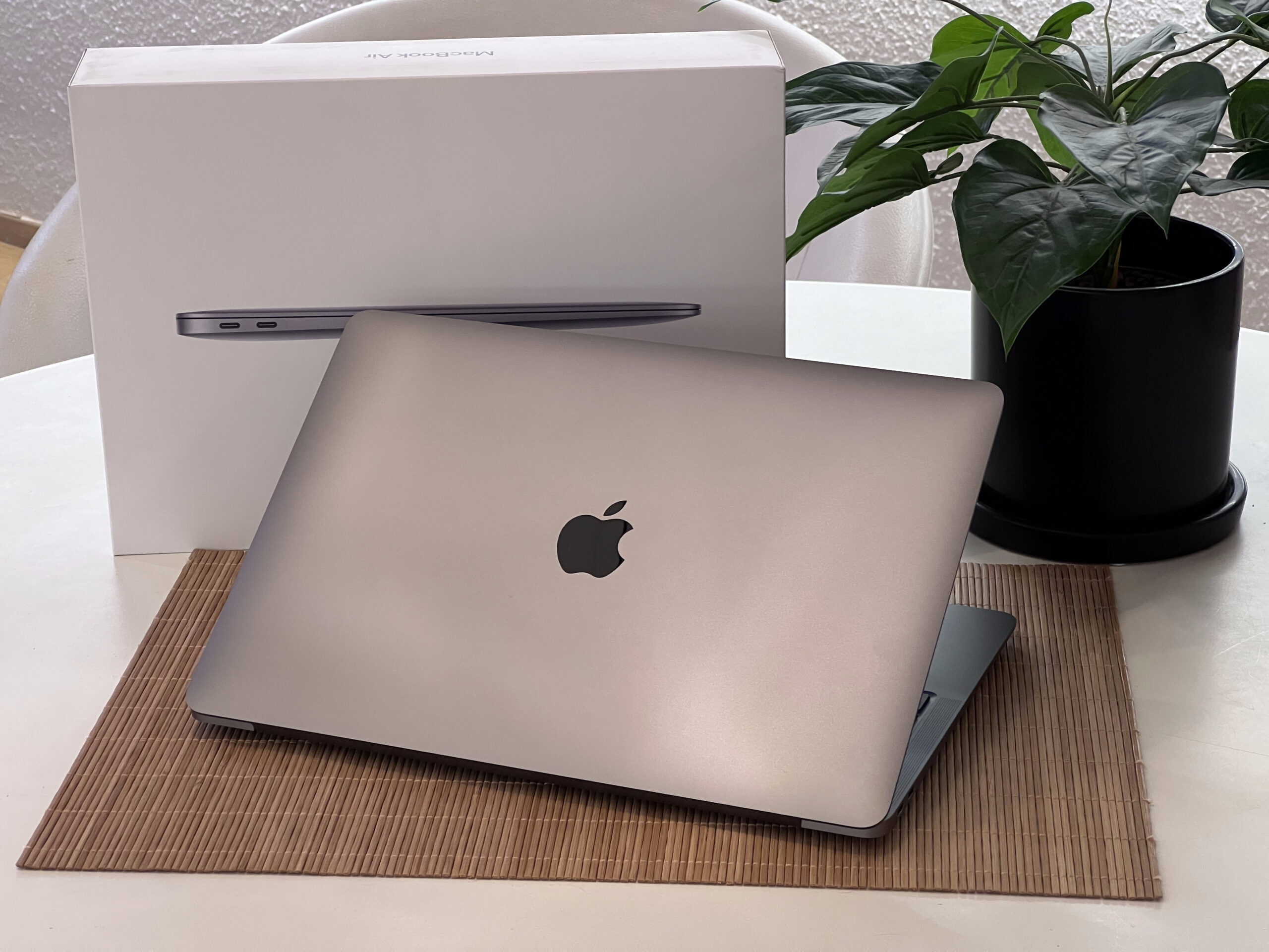 Hibátlan MacBook Air 2020 M1 Space Gray 13” 512GB 2 ÉV Garanciával