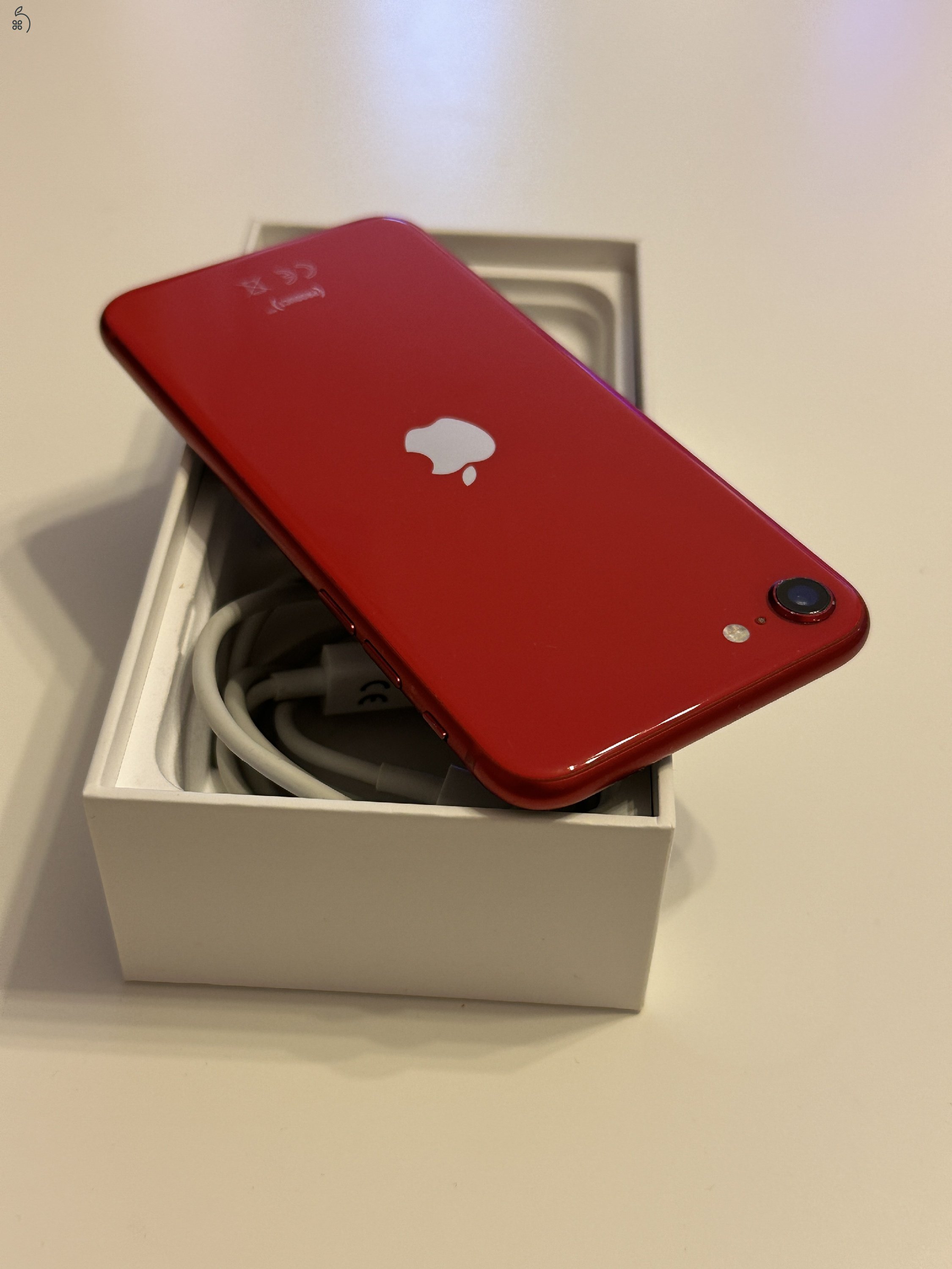 iPhone SE 2020 piros Hibátlan, 100% AKKU 