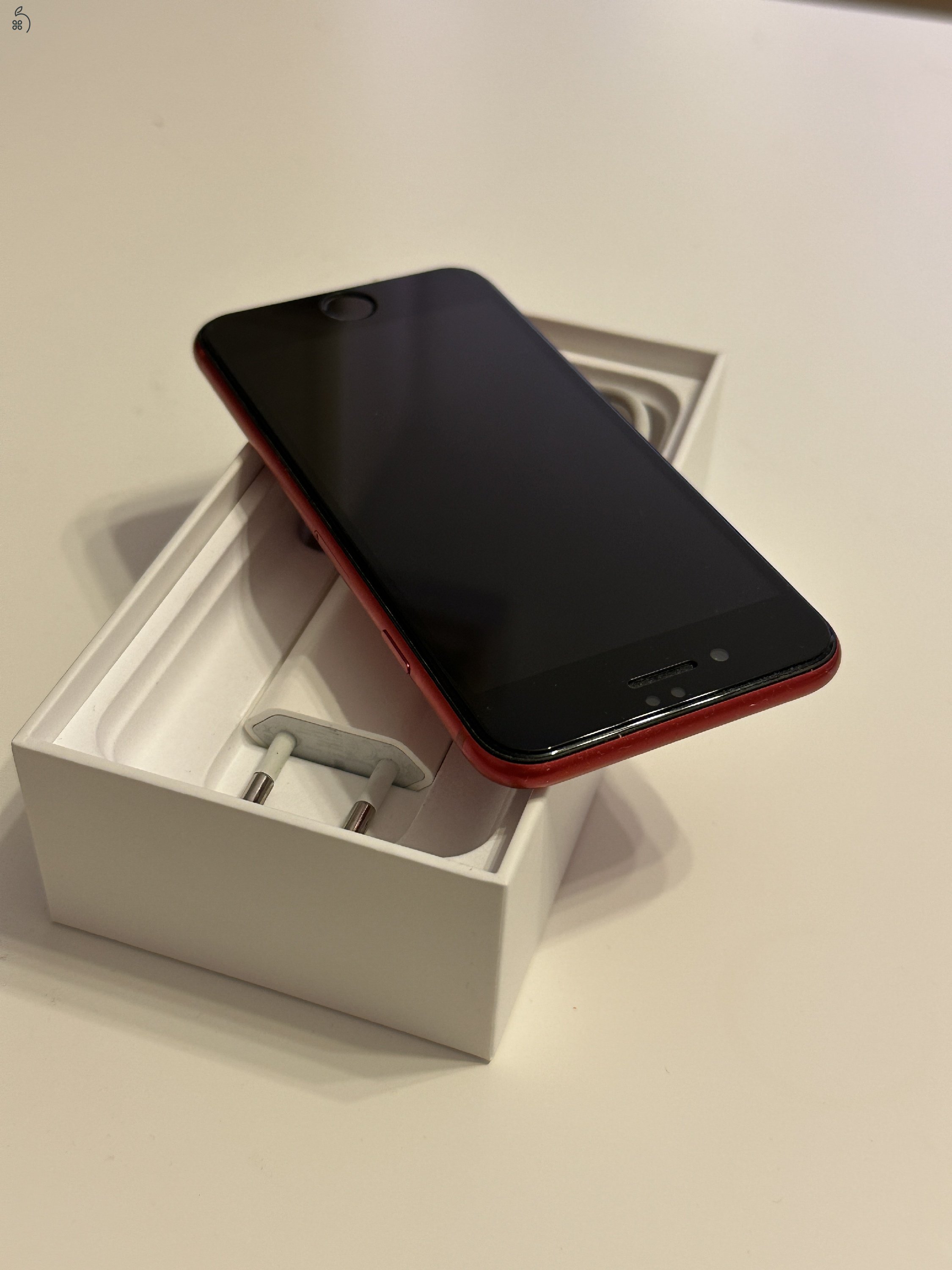 iPhone SE 2020 piros Hibátlan, 100% AKKU 