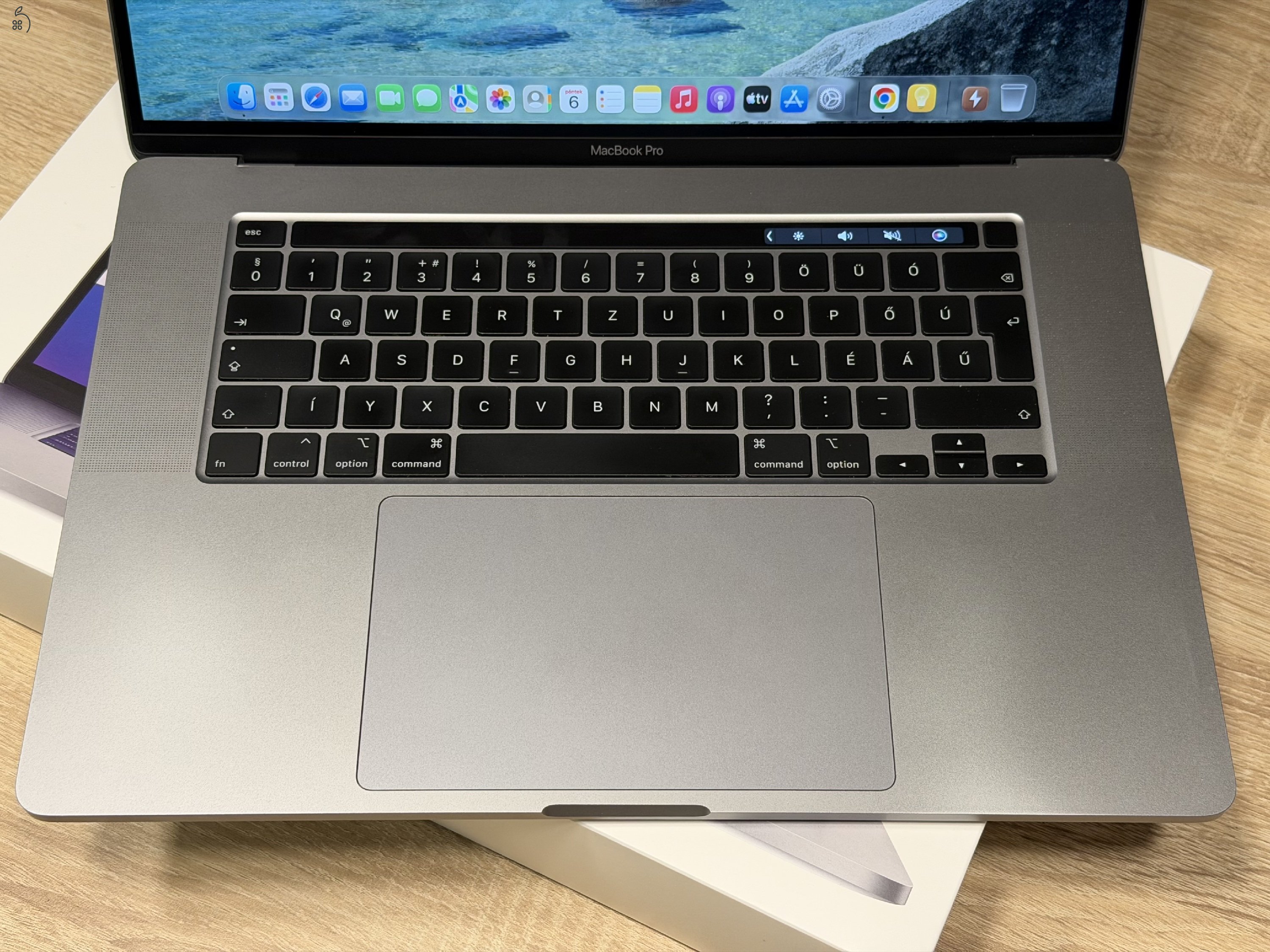 Macbook pro 16 2019. I9/32gb ram/512gb ssd/ Amd radeon 4gb -- Csere érdekel-- 