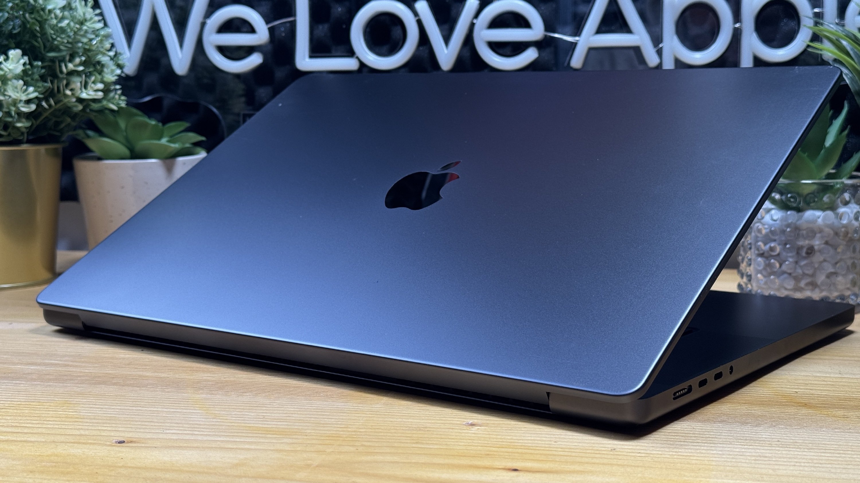 Macbook Pro M1 Pro és M2 Pro 16