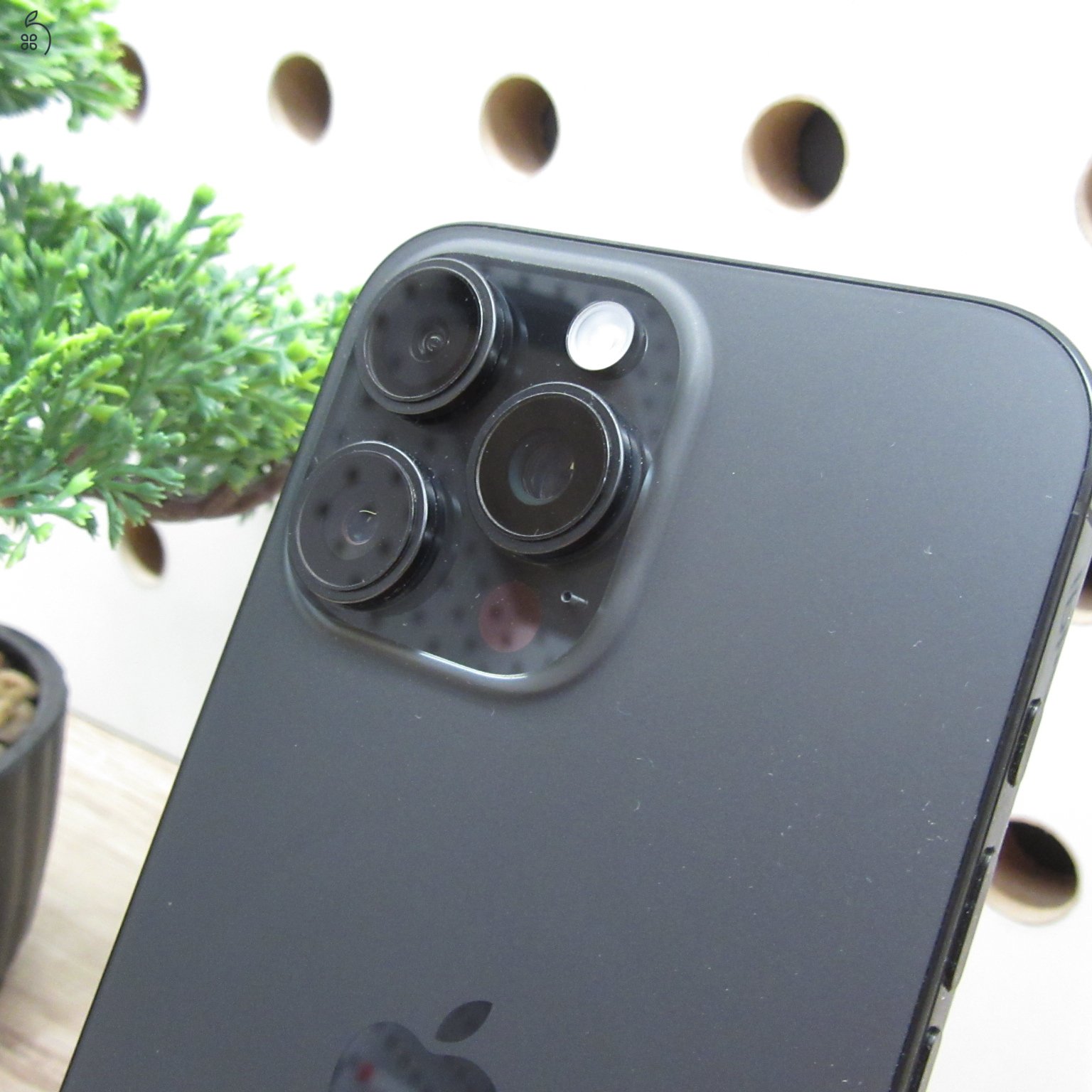 Apple iPhone 16 Pro Max Black Titanium 256GB használt karcmentes – 99% akku (281 ciklus) – Apple garancia 2026.06.02.-ig