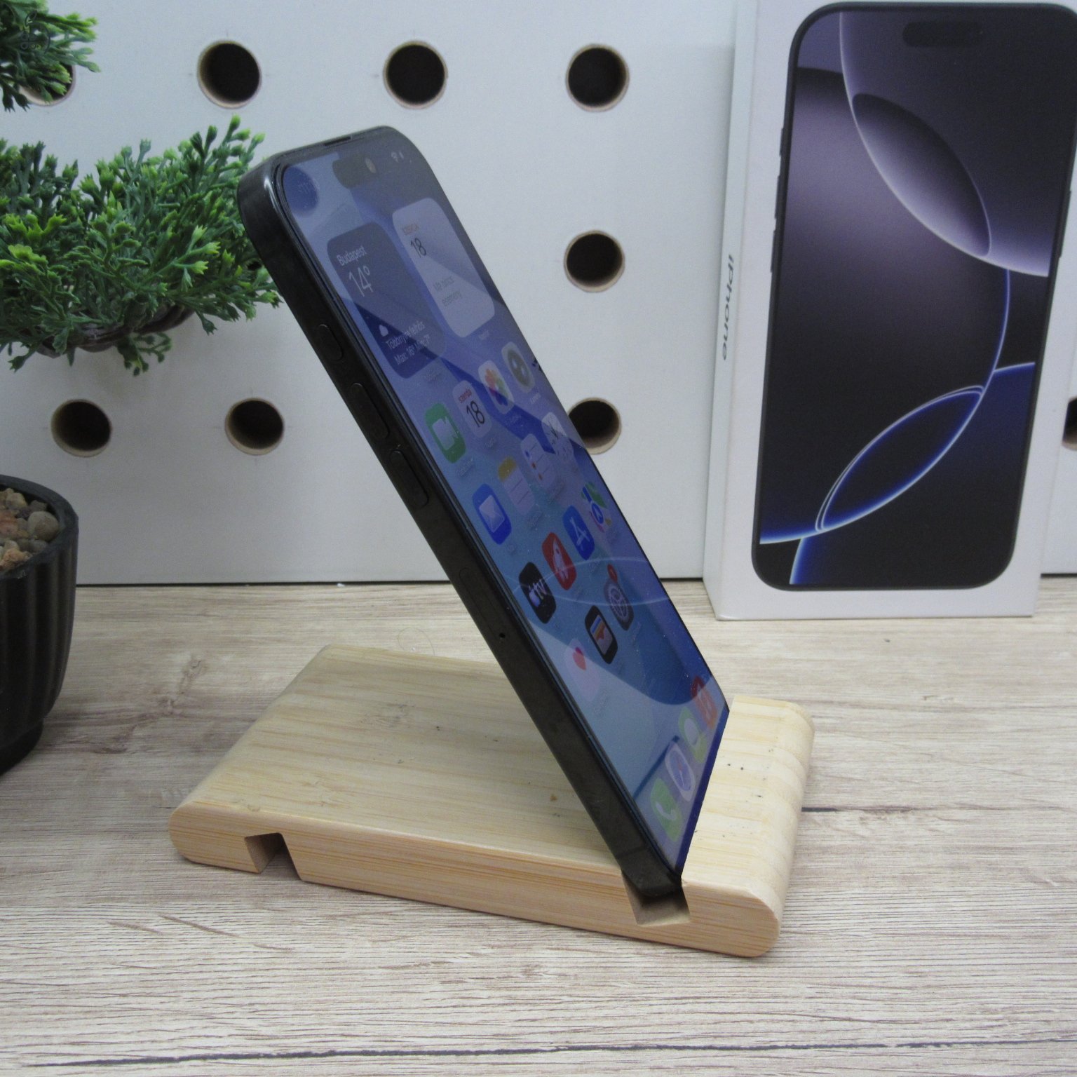 Apple iPhone 16 Pro Max Black Titanium 256GB használt karcmentes – 99% akku (281 ciklus) – Apple garancia 2026.06.02.-ig